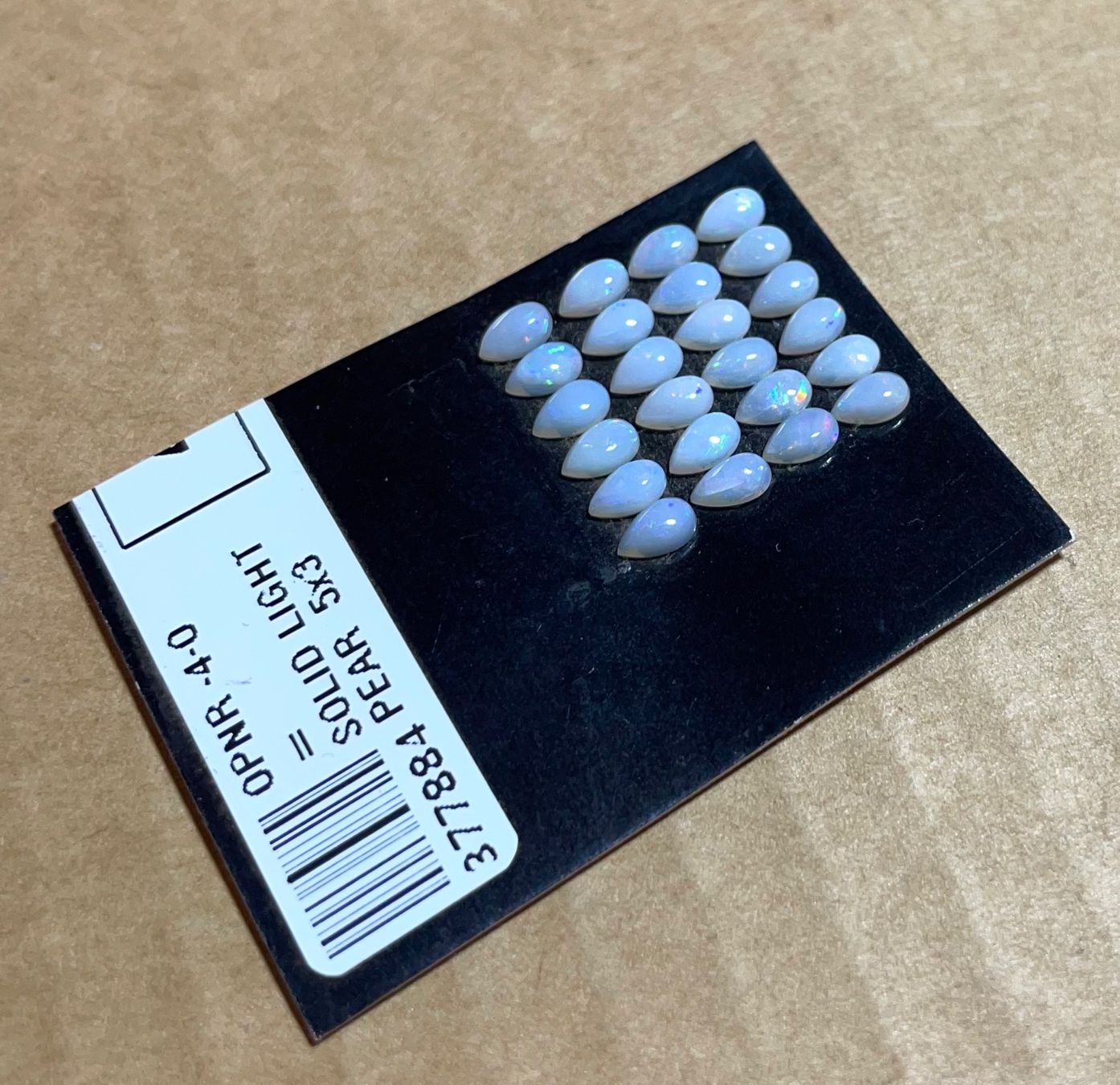 Fossili: 24 Stk  Cabochons Opal  echt winzig neu   SET – Nuovo e nell'imballaggio originale da Leuggern venduto da gemshow 4