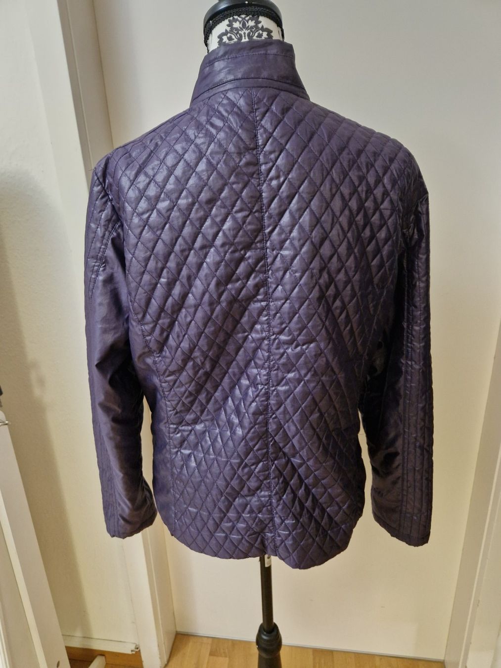 Jacken: Steppjacke Übergangsjacke Gr. 42 lila – Gebraucht aus Glattbrugg von mas_75t2 2