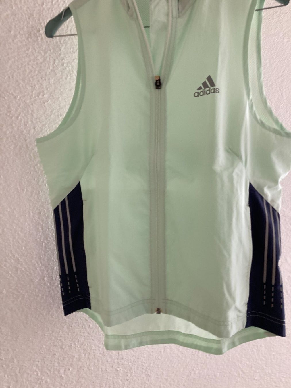 Adidas Gilets: Adidas weste --------(N) – D'occasion à Wallisellen par AS.TZ.