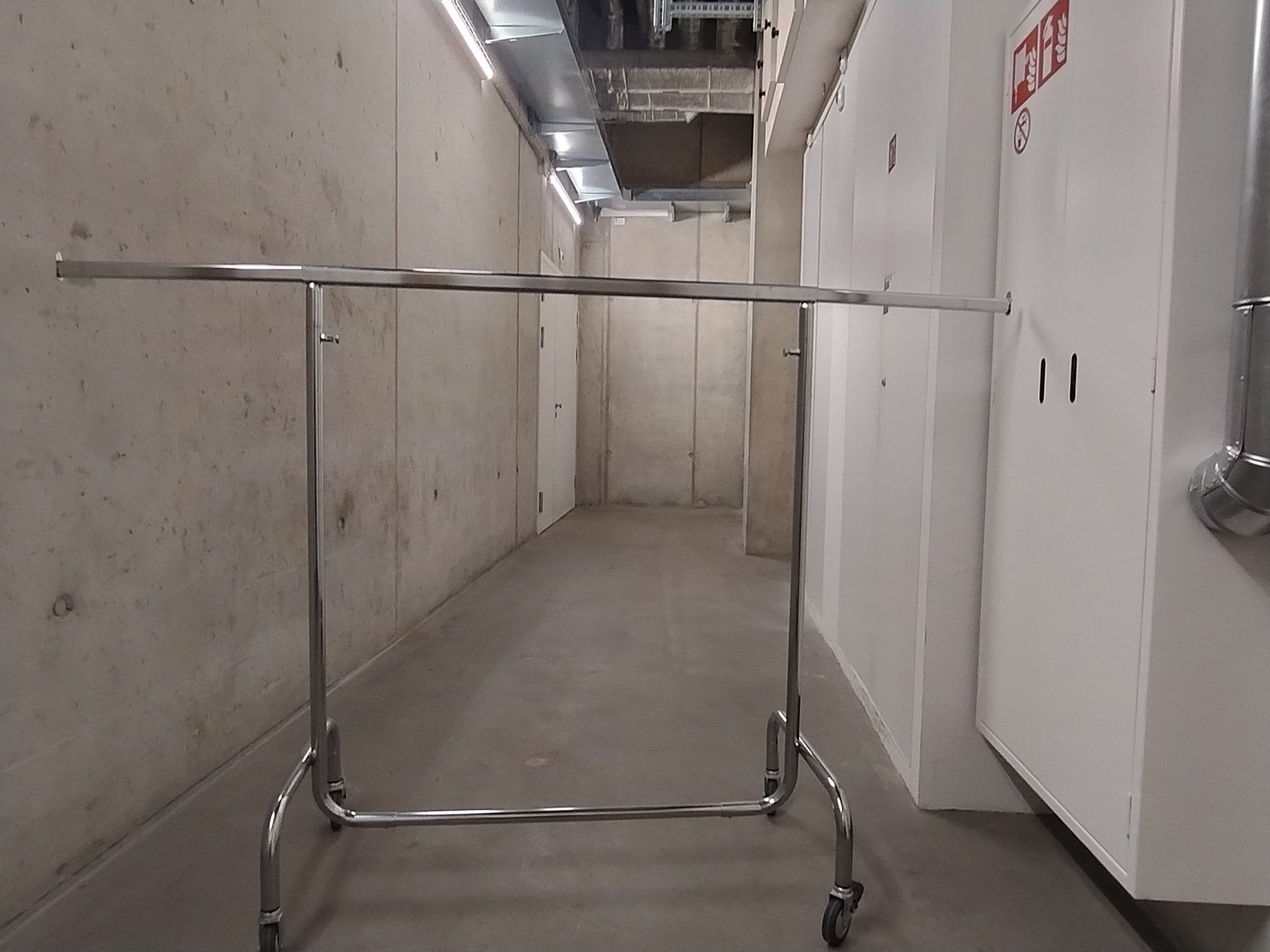 Guardaroba: Kleiderständer Portant Verchromt – Usato da Basel venduto da Tanner44 1