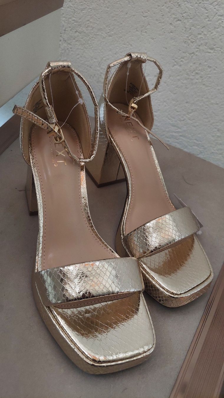 Next Scarpe da uomo: Gold AbsatzSchuhe/gr.37,NEU – Nuovo e nell'imballaggio originale da Basel venduto da O-MEGA 1