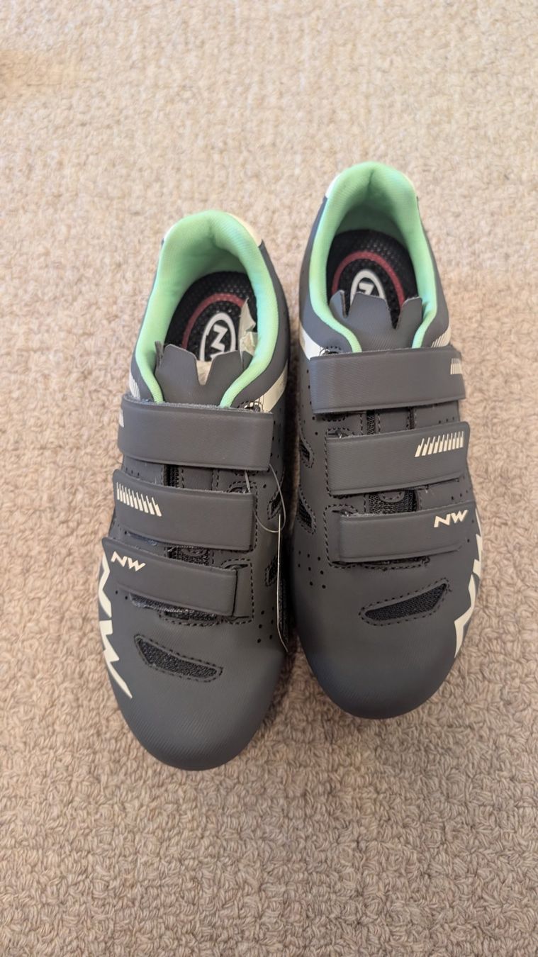 Scarpe da donna: Rennvelo Schuhe Gr. 39 – Nuovo (secondo la descrizione) da St Gallen venduto da Kim.Wyss
