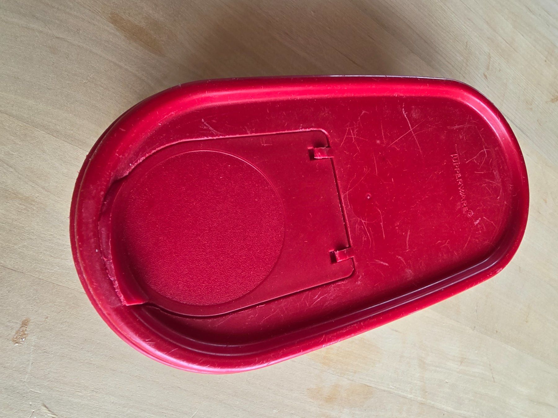 Tupperware Contenitori & Simili: Tupperware Dose mit rotem Deckel, ca. 0.5 Liter – Usato da Kesswil venduto da mie_g89p 3