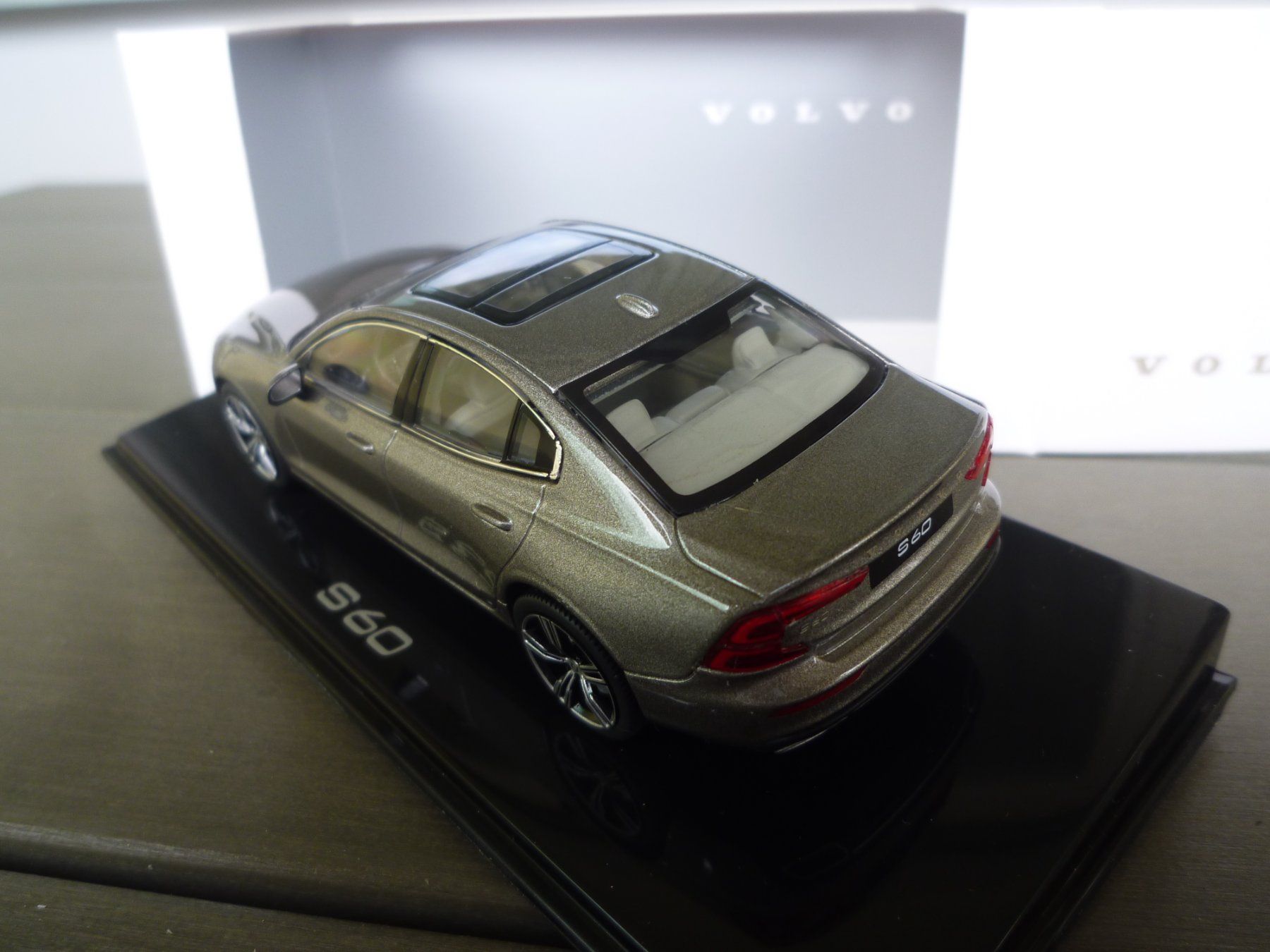Volvo Modellautos: Volvo S60 – Neu und originalverpackt aus Flawil von Imperiosud 3
