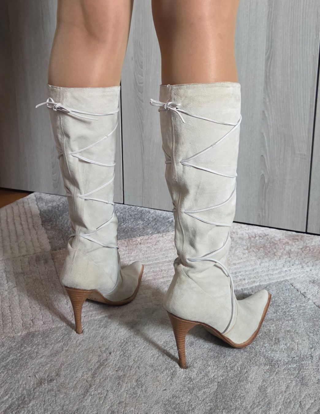 Scarpe da donna: Bottes femme en daim. – Usato da Neuchâtel venduto da wikit 1