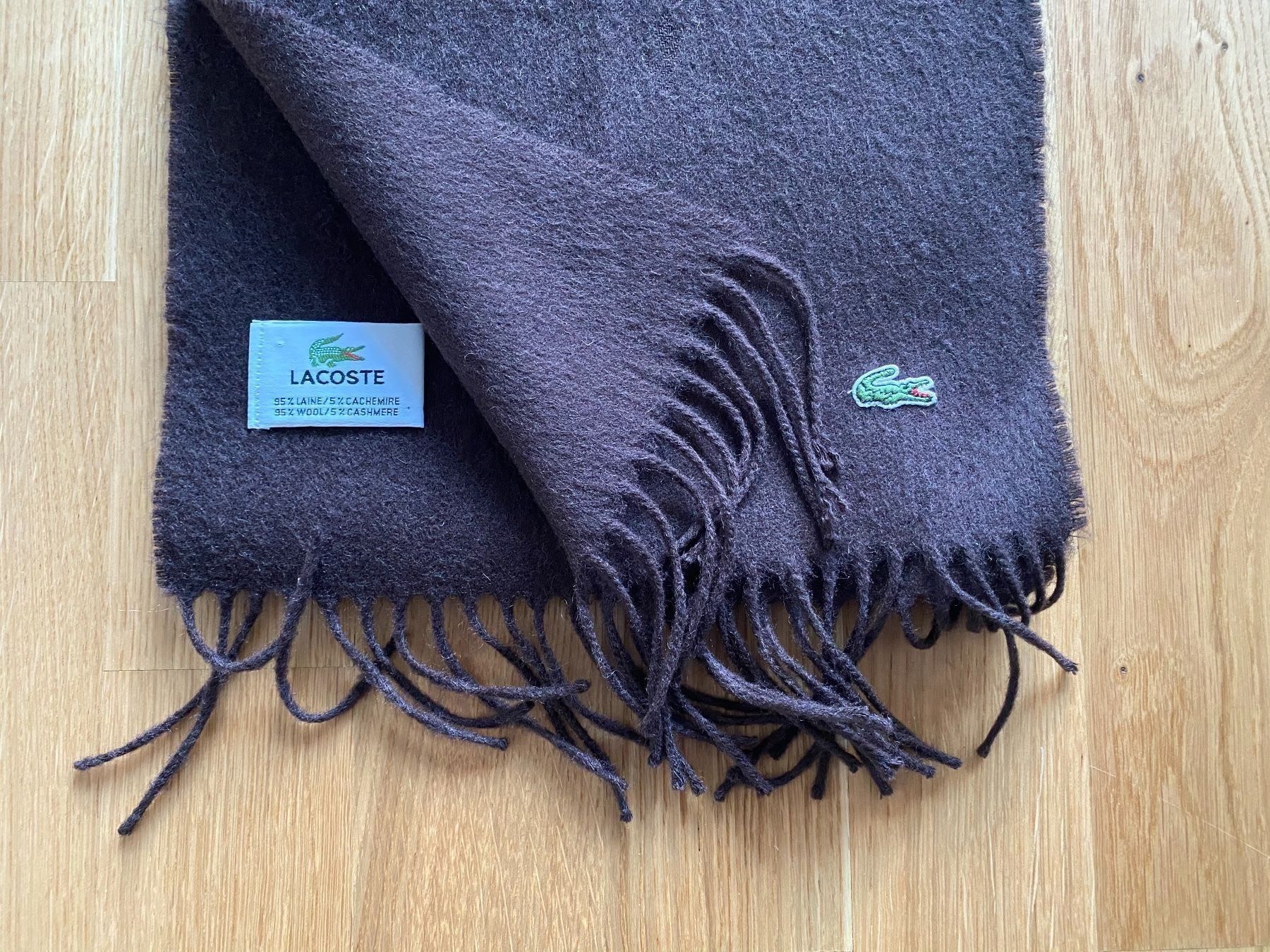 Lacoste Sciarpe: ORIGINAL LACOSTE SCHAL ÉCHARPE LP: 129.- – Nuovo (secondo la descrizione) da Zürich venduto da TRIKOTKAISER 3
