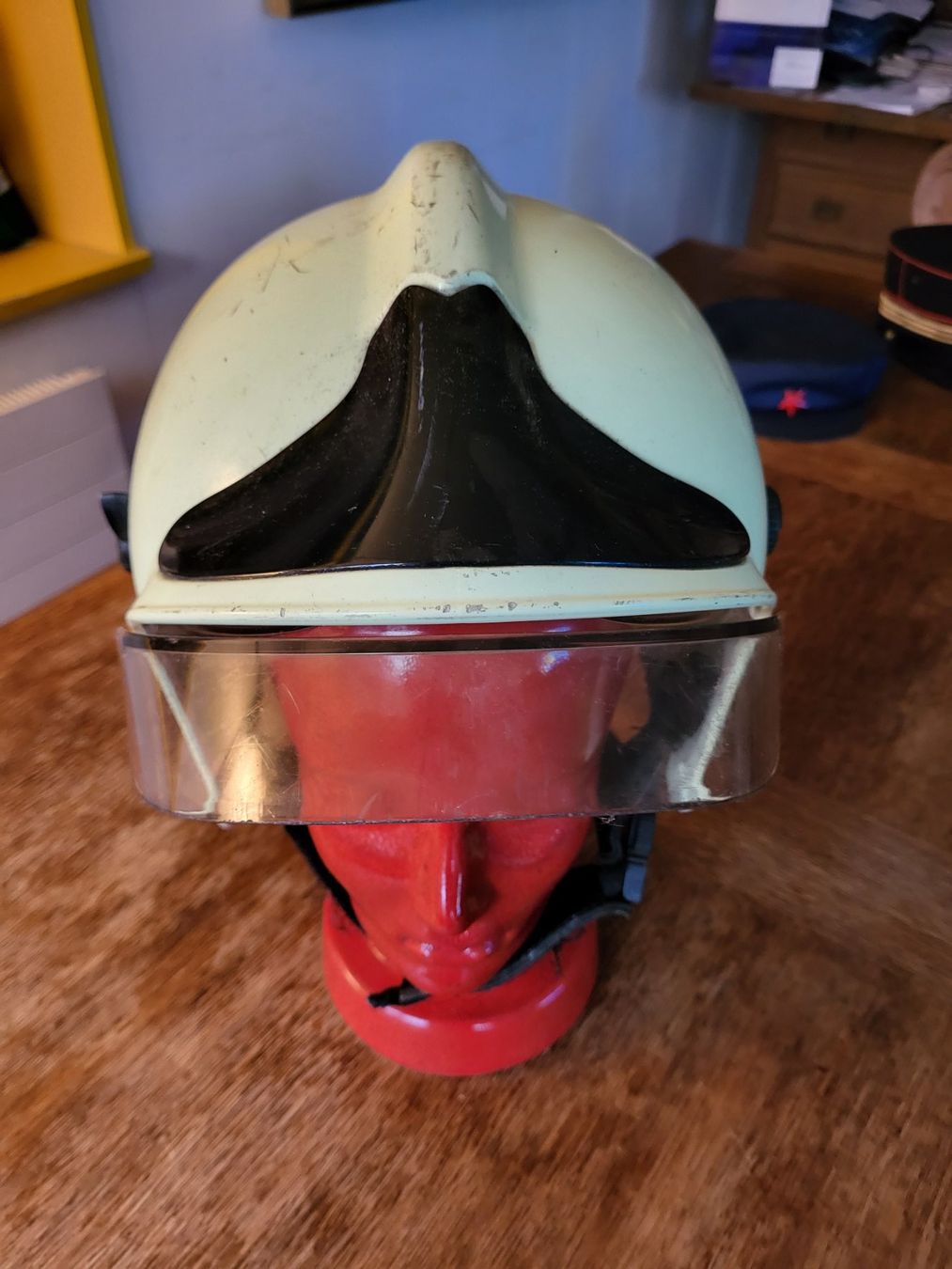 Pompieri: Feuerwehrhelm flureszierend – Usato da Turbenthal venduto da kai_6277 1