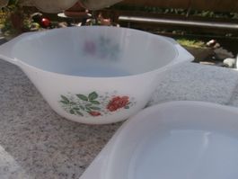 Vintage Gratin Form Arcopal Glas mit floralen Verzierungen