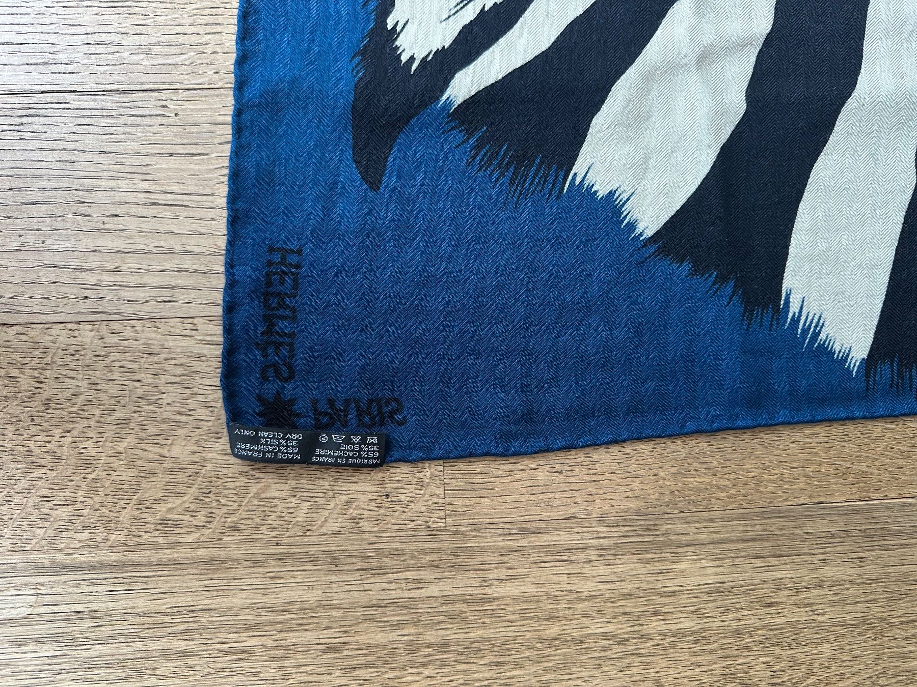 Hermès Foulards & écharpes: Hermès Tuch Zebra Feder Design – D'occasion à Luzern par Ever04 2