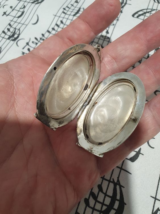 Grosses, schweres Medaillon in 925er Silber,Floral ziseliert Kaufen