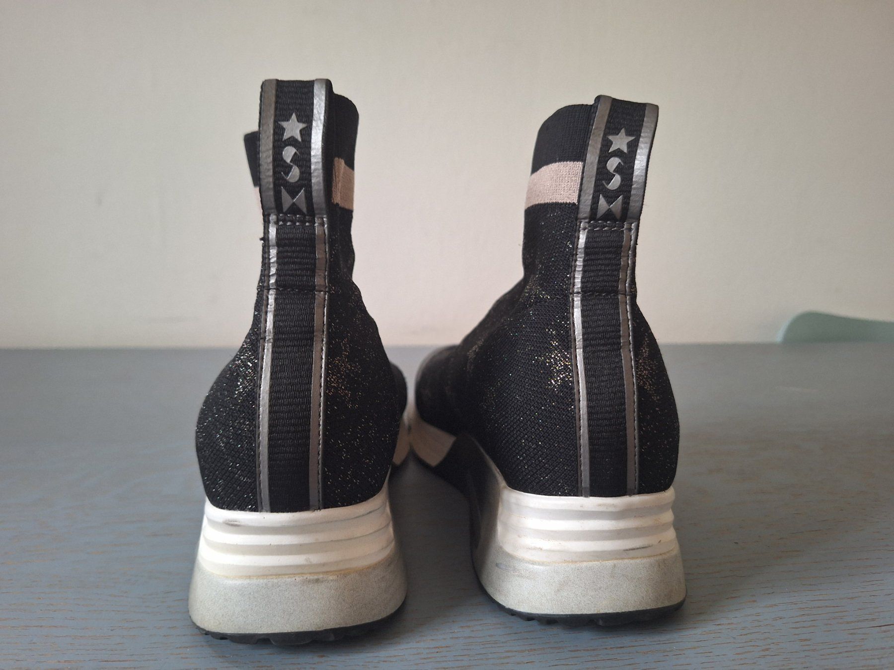Ash Damenschuhe: Ash Sneaker Boots m/Glitzersternchen u Gummisohle in Gr 39 – Gebraucht aus Zug von BibiB 3