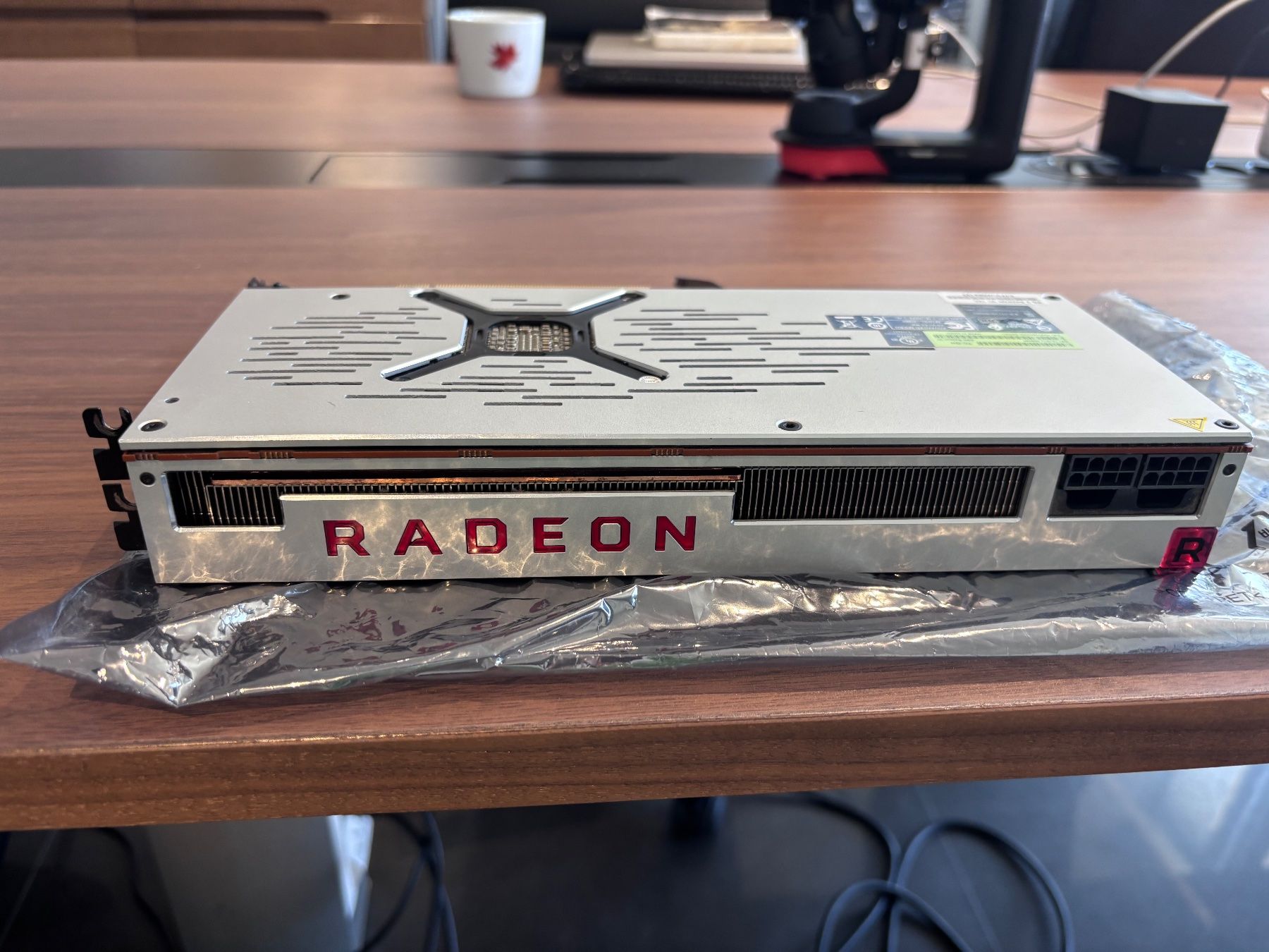 Amd Cartes graphiques: AMD Radeon VII Graphics Card Used – D'occasion à Morges par kainjoo