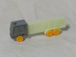 PEZ  ALTER LKW  MADE IN SLOVENIA  10,5 CM LÄNGE  SEHR GUT