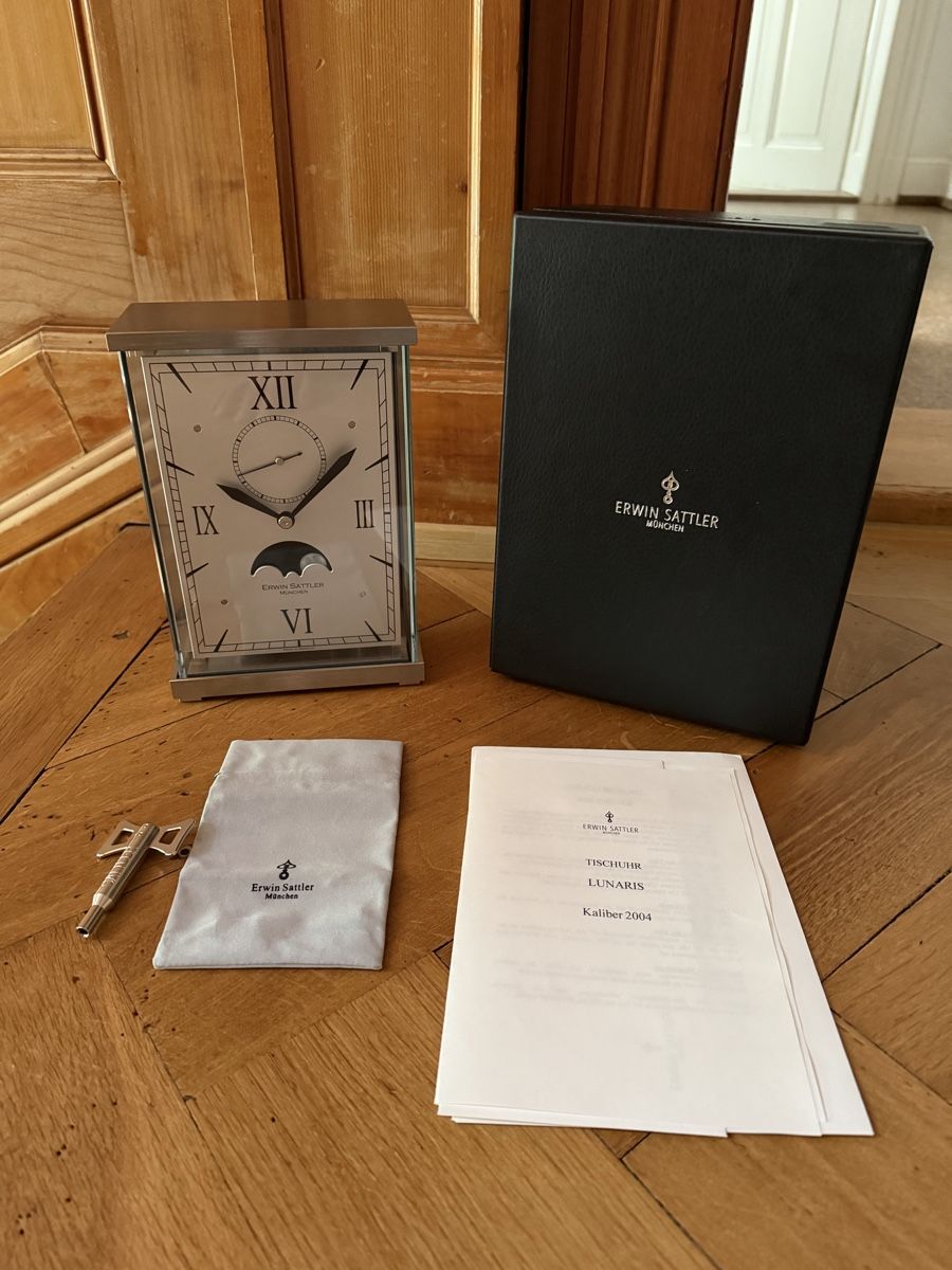 Sattler Orologi da terra & Orologi da parete: Erwin Sattler Tischuhr Lunaris – Nuovo e nell'imballaggio originale da Schaffhausen venduto da oscarstahelag