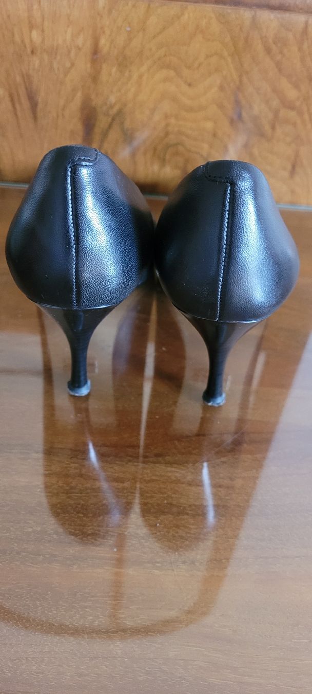 Damenschuhe: Schwarze Lederpumps – Gebraucht aus Bassecourt von Niame 2