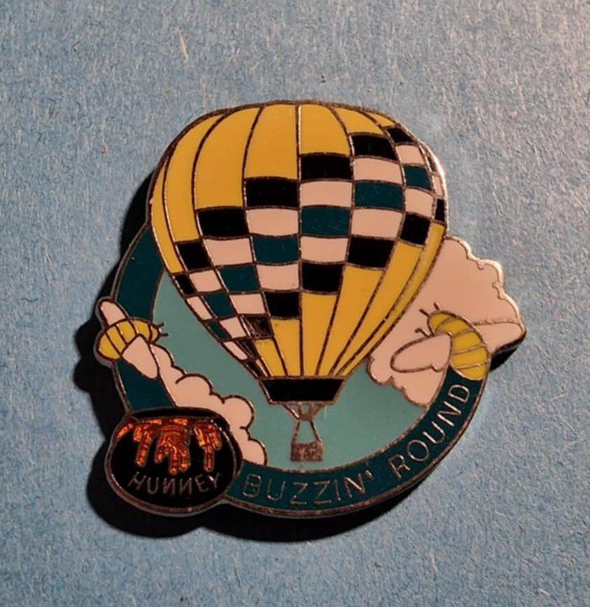 Placchette & Badge: Ballon Pin Buzzin Round – Usato da Härkingen venduto da specialshapes