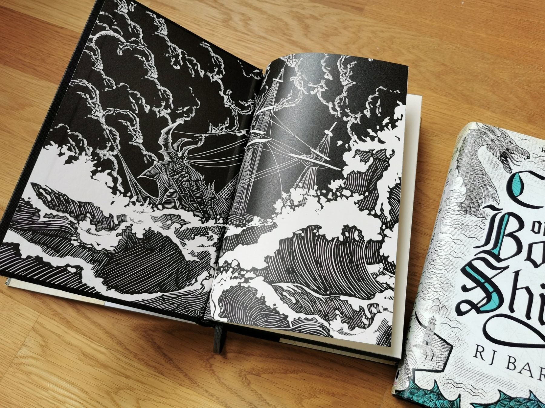 Libri: The Tide Child Trilogy - Limited Edition The Broken Binding – Usato da Veytaux venduto da lelivreouvert 4