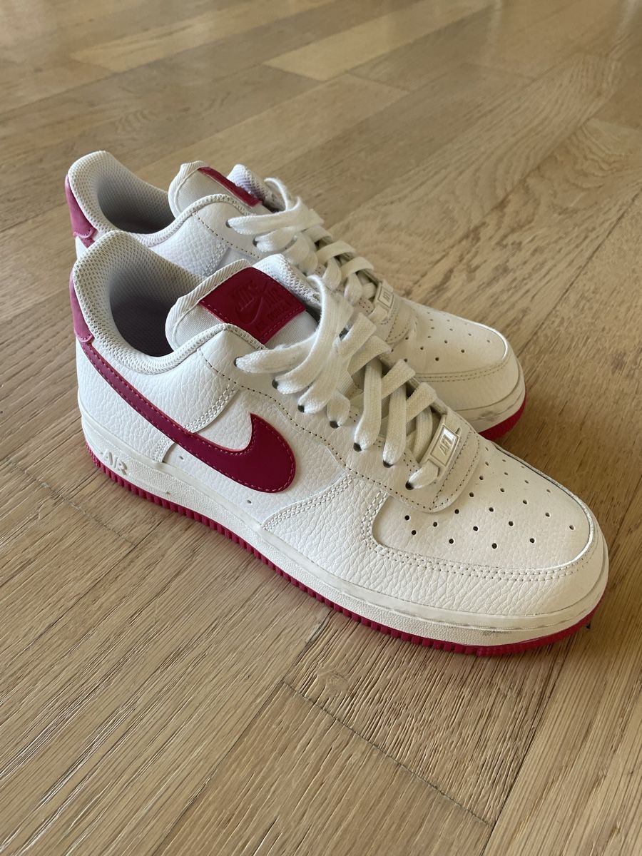 Nike Scarpe da donna: Nike air force 1 37.5 – Usato da Losone venduto da Giulieth
