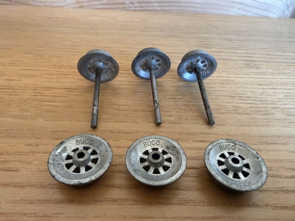 Buco Modellini di ferrovie: 6 Buco Vorlaufräder blank mit Achse – Usato da Amden venduto da vipernatter 3