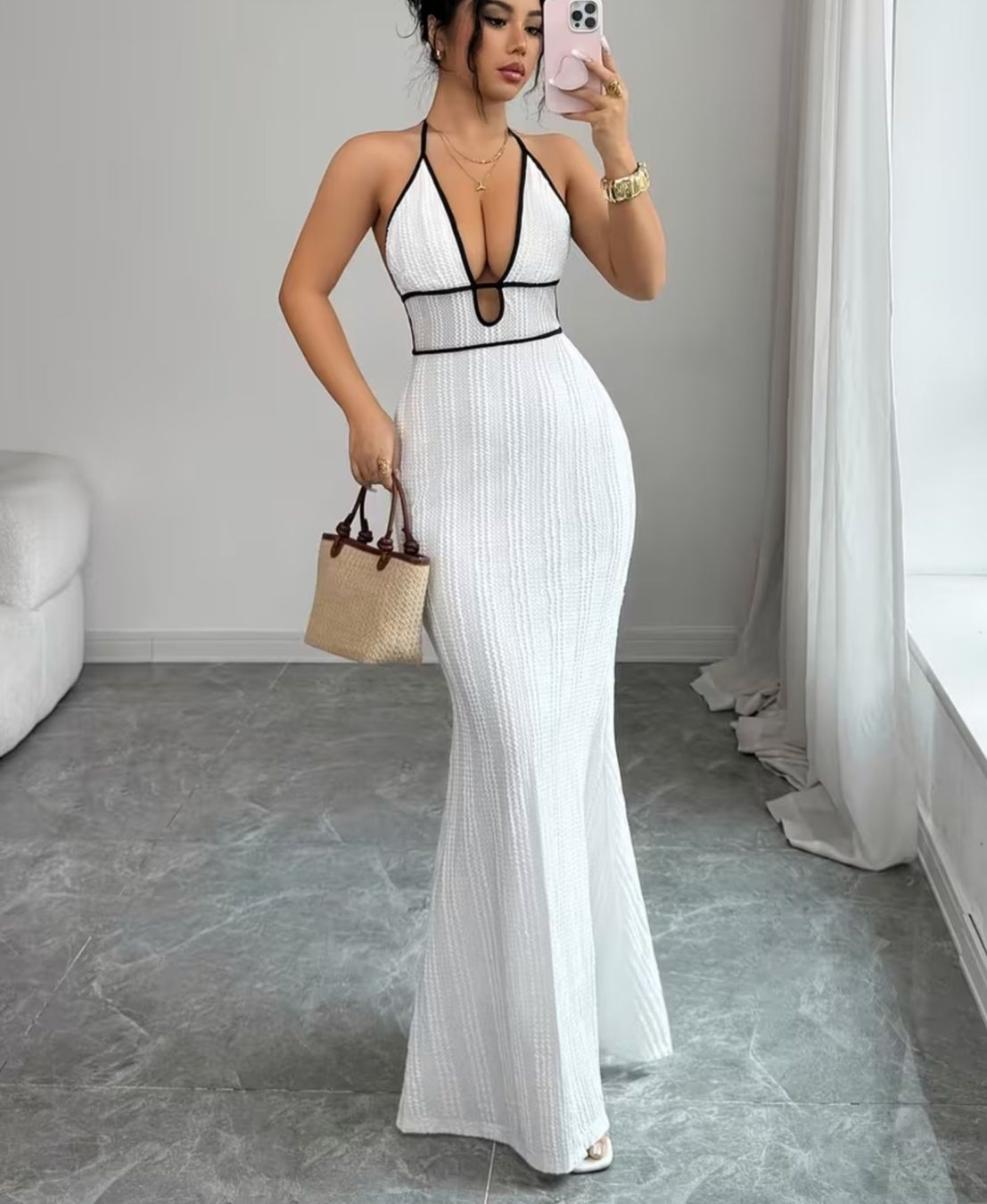 Robes: Maxikleid mit tiefem V-Ausschnitt – Neuf avec emballage d'origine à Reinach BL par Deinfashion