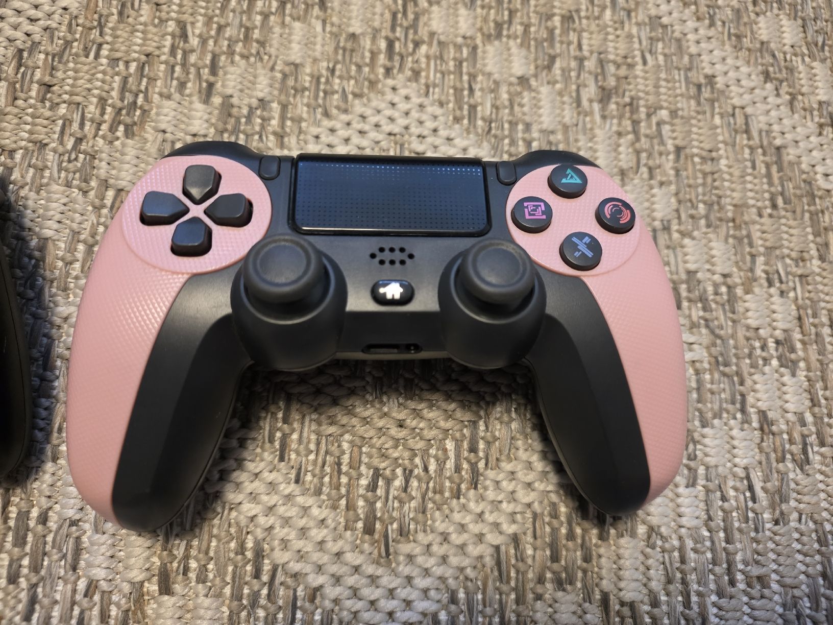 Controller: PS4 Controller Pink & Black Drittanbiter – Usato da Dorf venduto da Echo_Elements 1