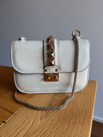 Valentino Garavani Glam Lock Small Schultertasche aus Leder