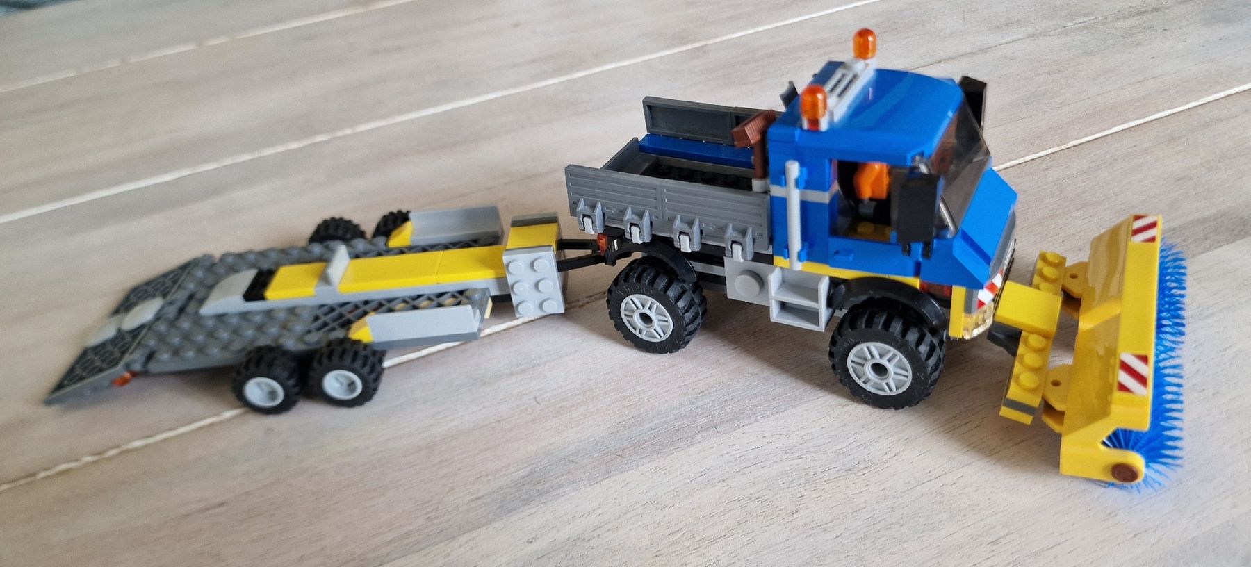 Lego Giocattoli: Lego City Set 60152 - LKW mit Bagger – Usato da Suhr venduto da Sbume 3