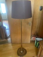 Elegante Stehlampe mit grossem Lampenschirm, Top Zustand!