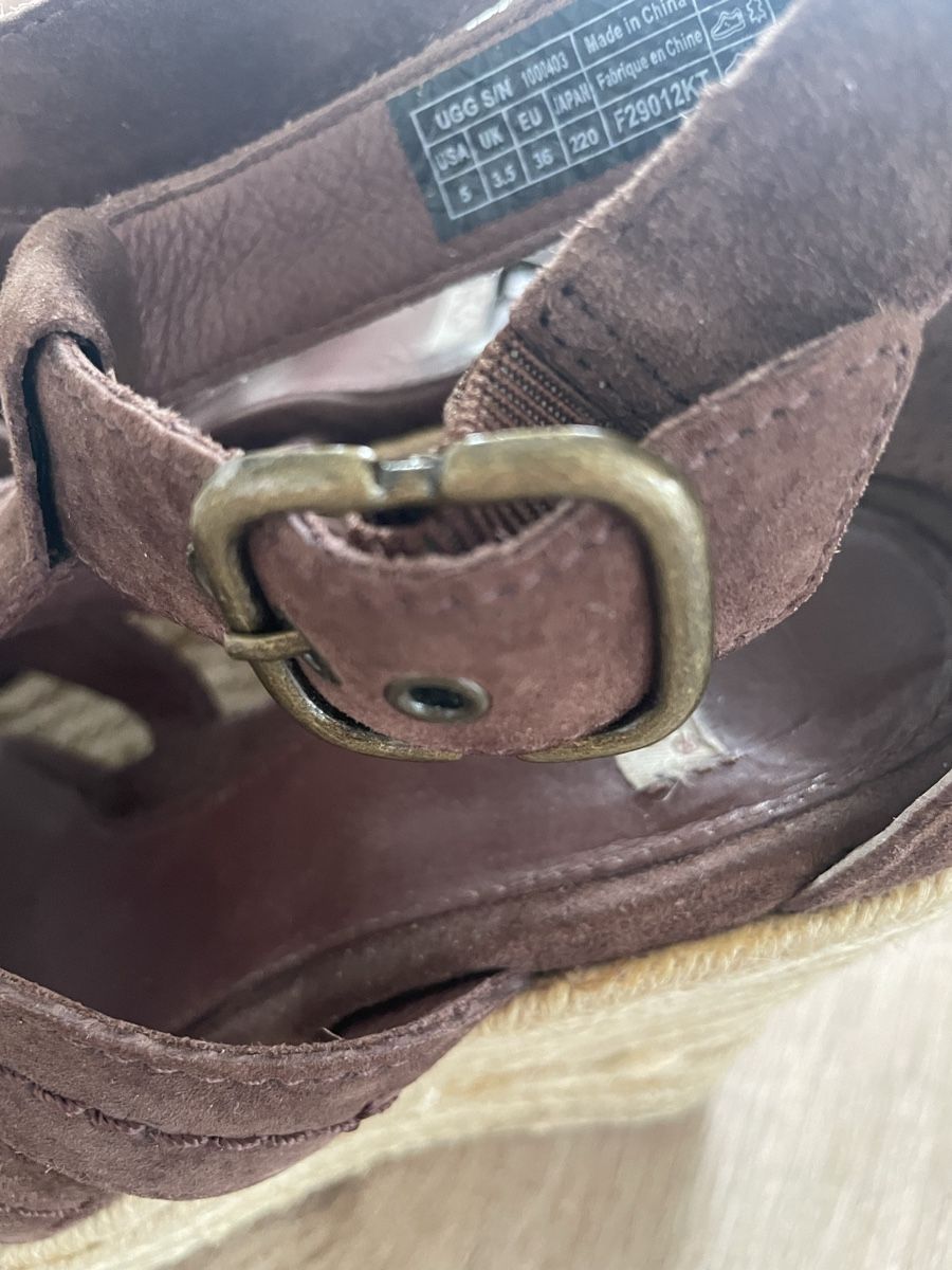 Ugg Chaussures femmes: Keilsandaletten von Ugg – D'occasion à Horw par Spi8992 4
