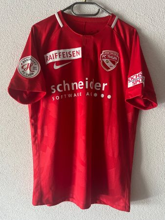 Maillot FC Thun rouge taille L très bon état