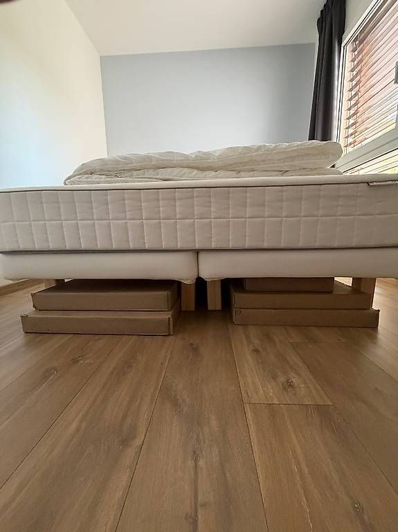 Lits: Lit Ikea deux places complet 160x200 – D'occasion à Lausanne par yduchech 1