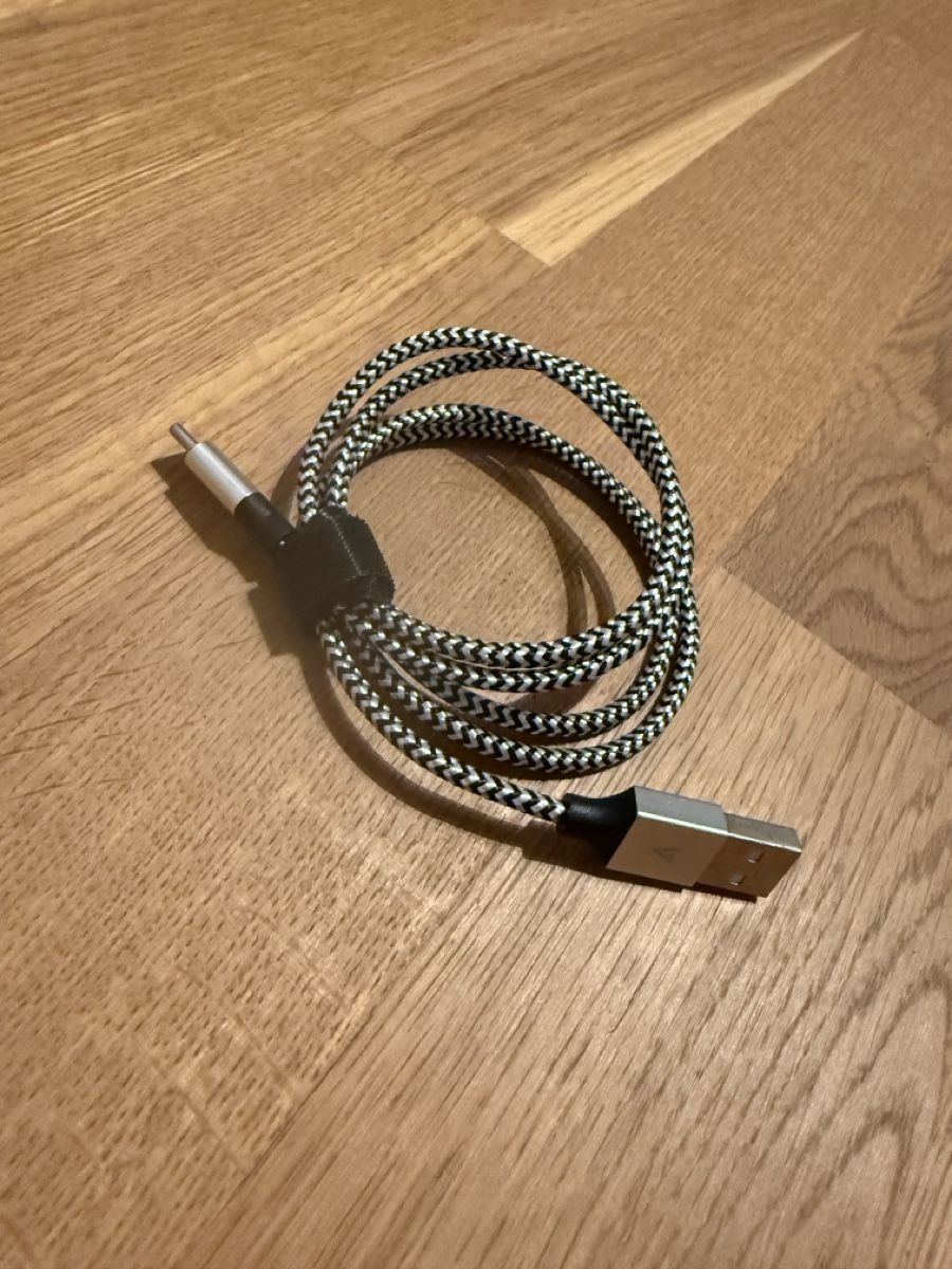 Cavi: USB Kabel mit Stoffmantel neuwertig – Usato da Wettingen venduto da myworldsking