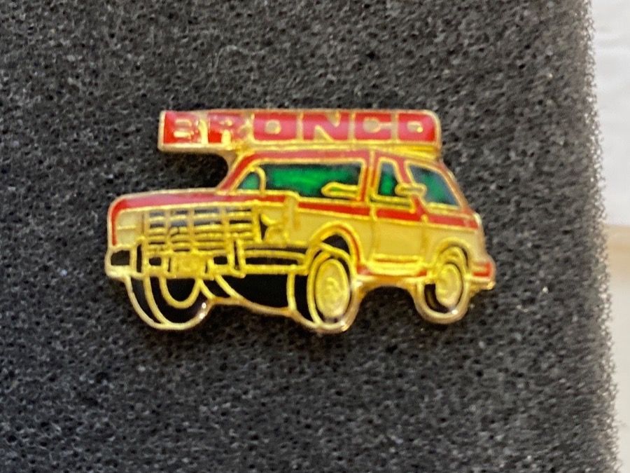 Placchette & Badge: PIN'S - VOITURE - BRONCO – Usato da Le Brassus venduto da cinema13