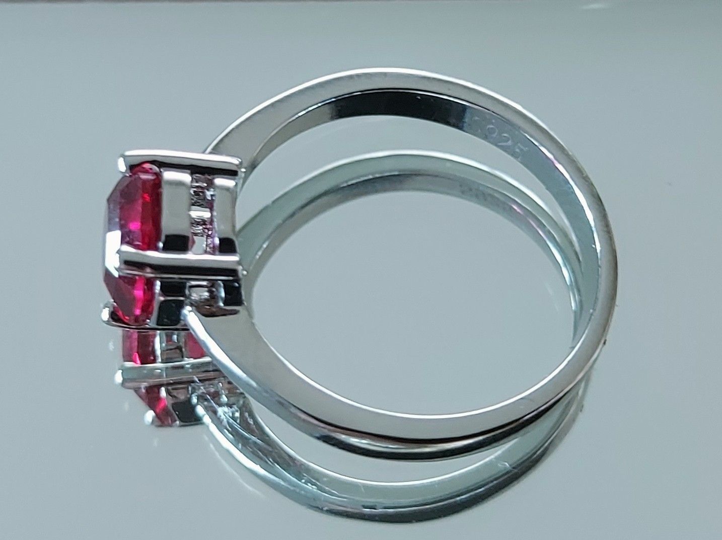 Ringe: Silberring Gr. 56 mit rotem Zirkonia, Neu – Neu (gemäss Beschreibung) aus Ettenhausen TG von CH2300 6