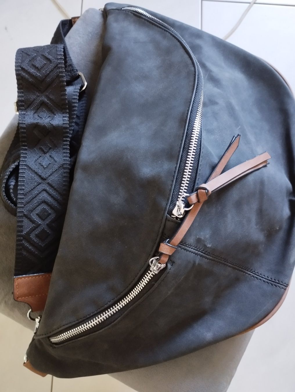 Taschen für Damen: Grosse Bauchtasche – Gebraucht aus Zollikofen von zr65