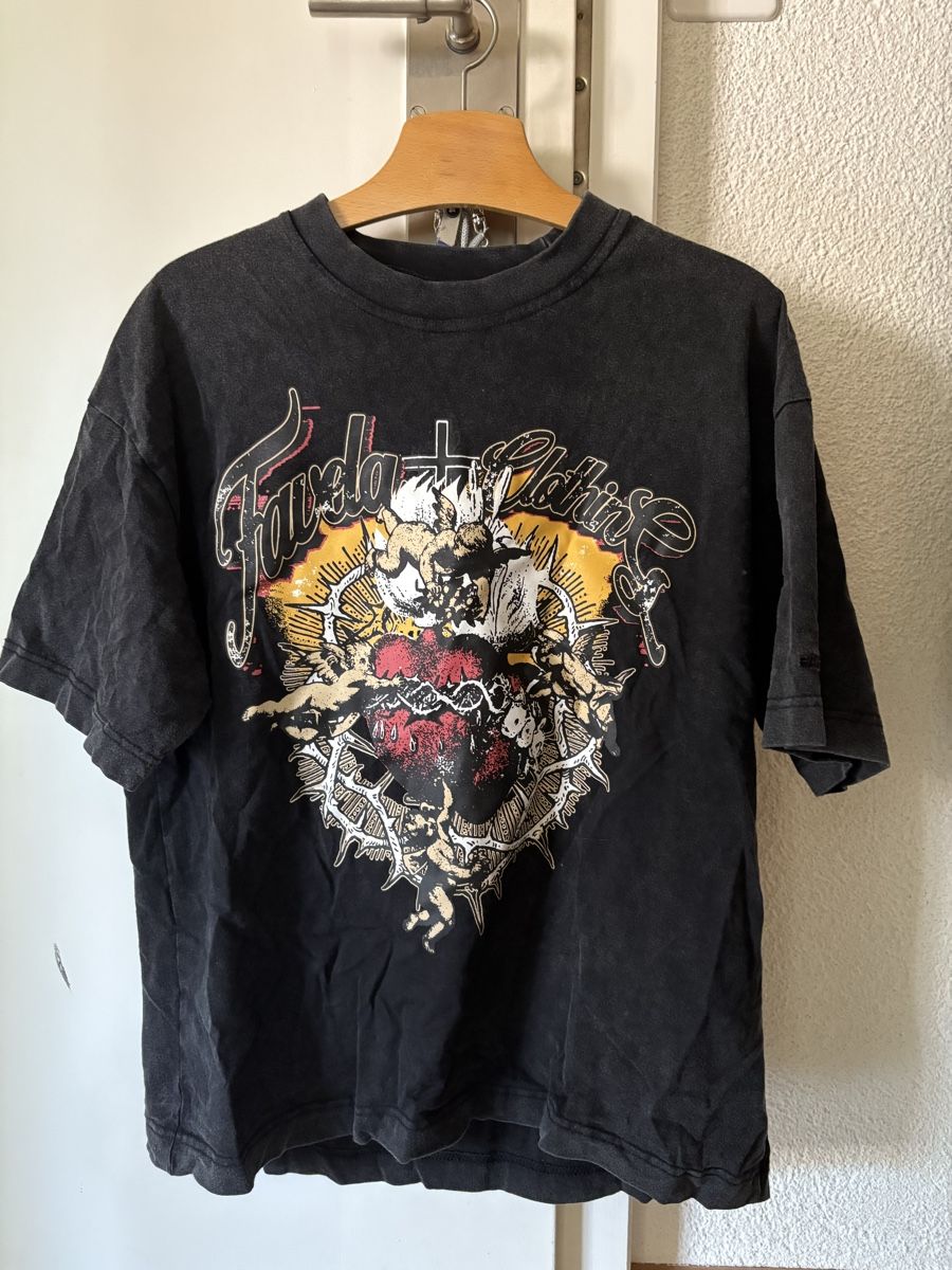 T-shirt: Graphic T-Shirt – Nuovo (secondo la descrizione) da Zürich venduto da Malika00