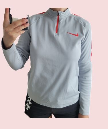 NIKE Pull gris avec zip rouge taille S