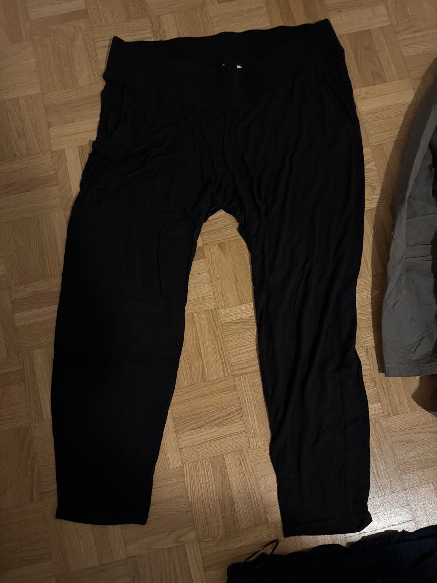 Lotti di vestiti: Schwangerschaft Kleider Grösse XL – Usato da Zürich venduto da MaSte 1