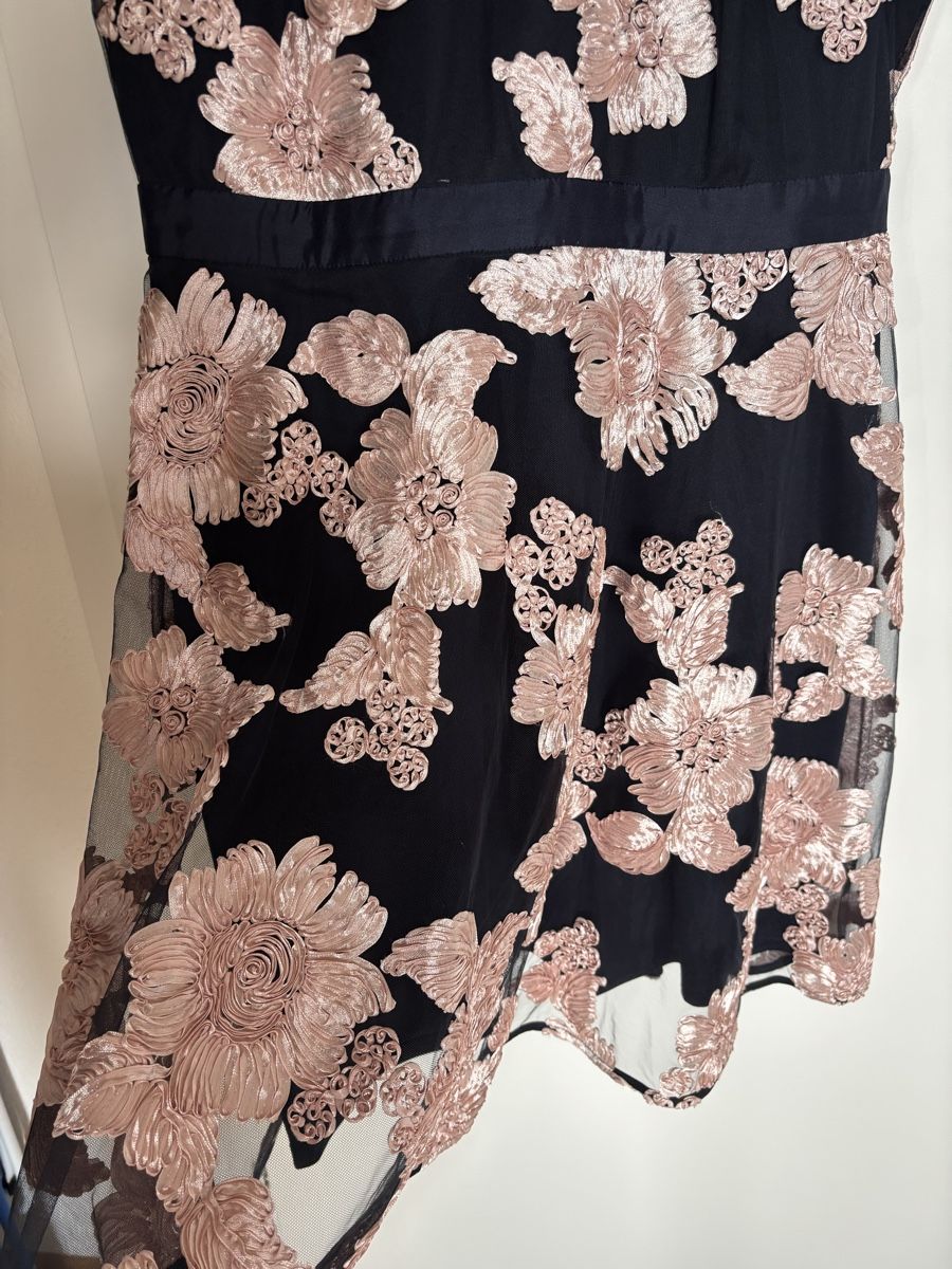 Vestiti: Wunderschönes Cocktailkleid mit Blumenmuster – Usato da Uetikon am See venduto da ansi2601 1