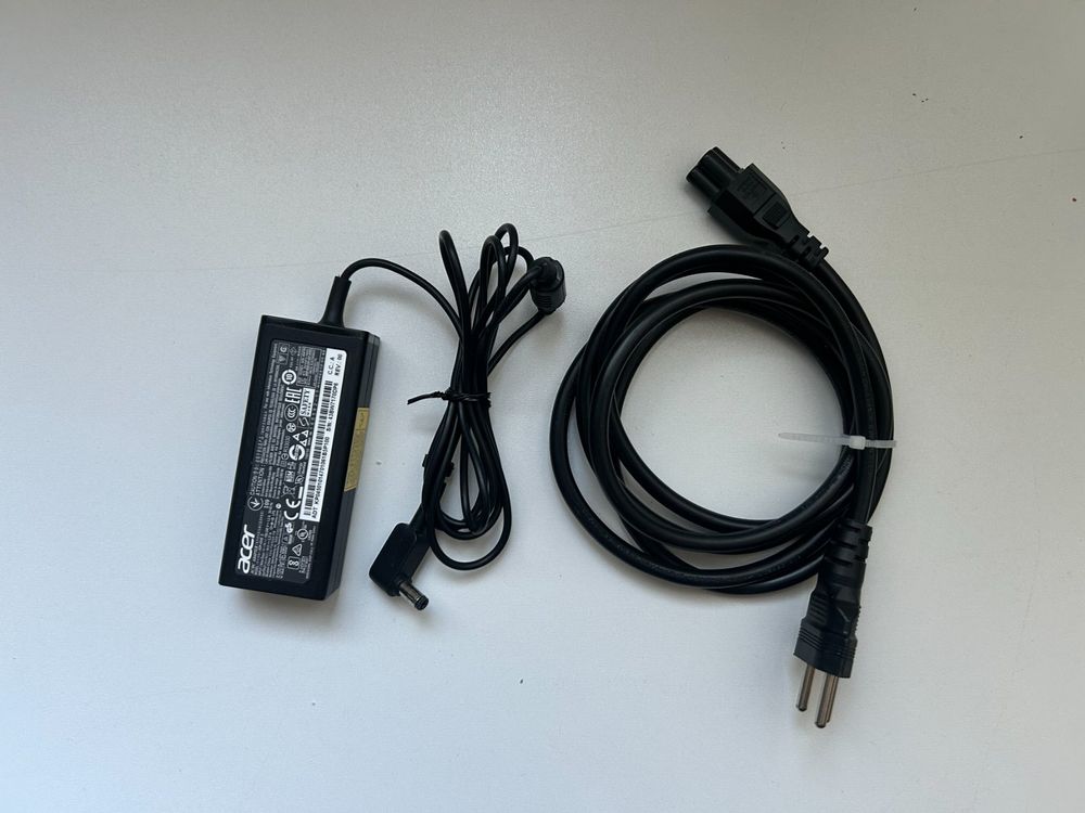 Original ACER AC/DC Adapter, 19V :: 2.37A ~ 45W | Kaufen auf Ricardo