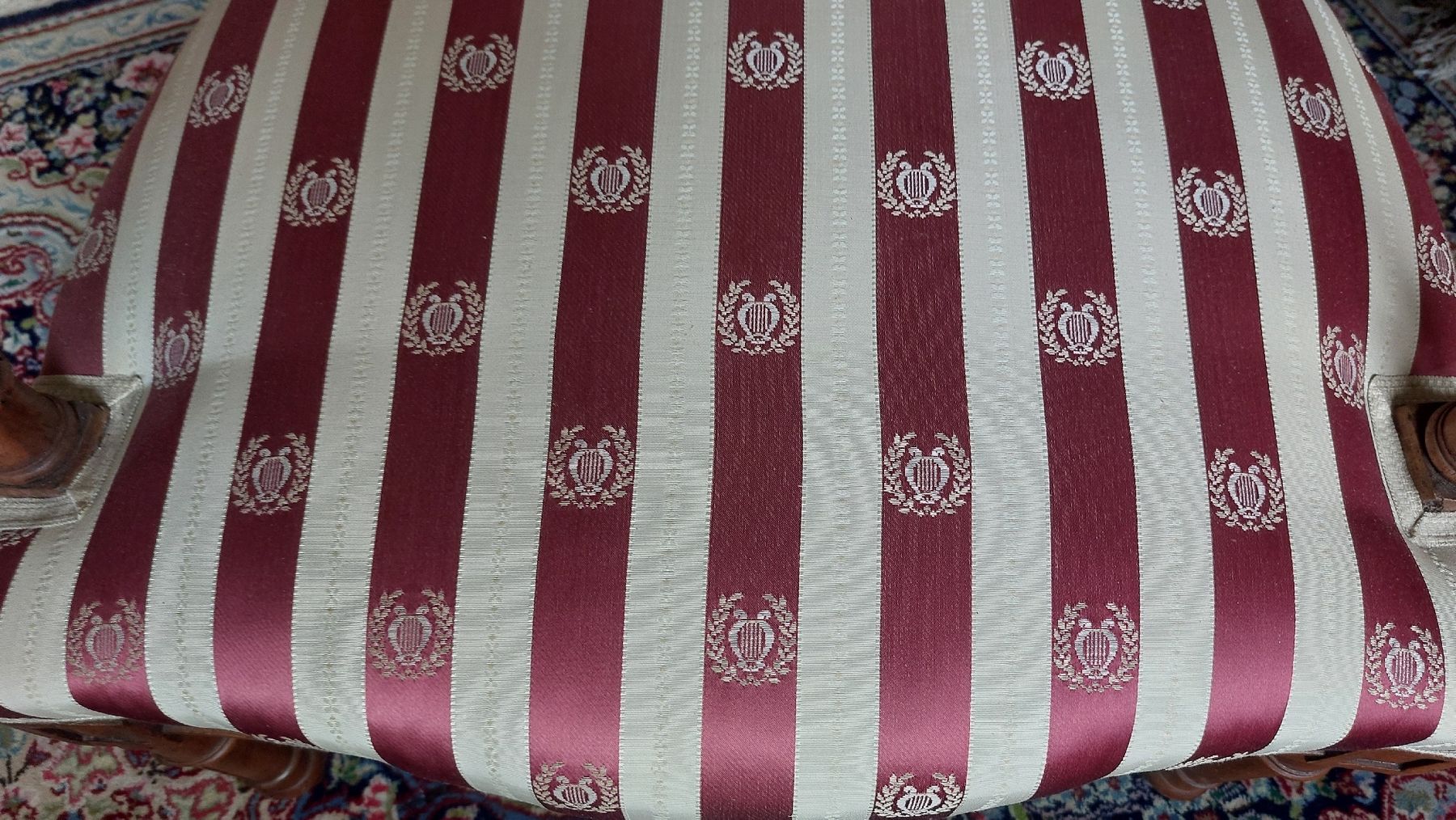 Sofas: Sitzgruppe 140jährig: Sofa un ein Sessel,  neu bezogen – Gebraucht aus Dornach von Nadjeffel 9