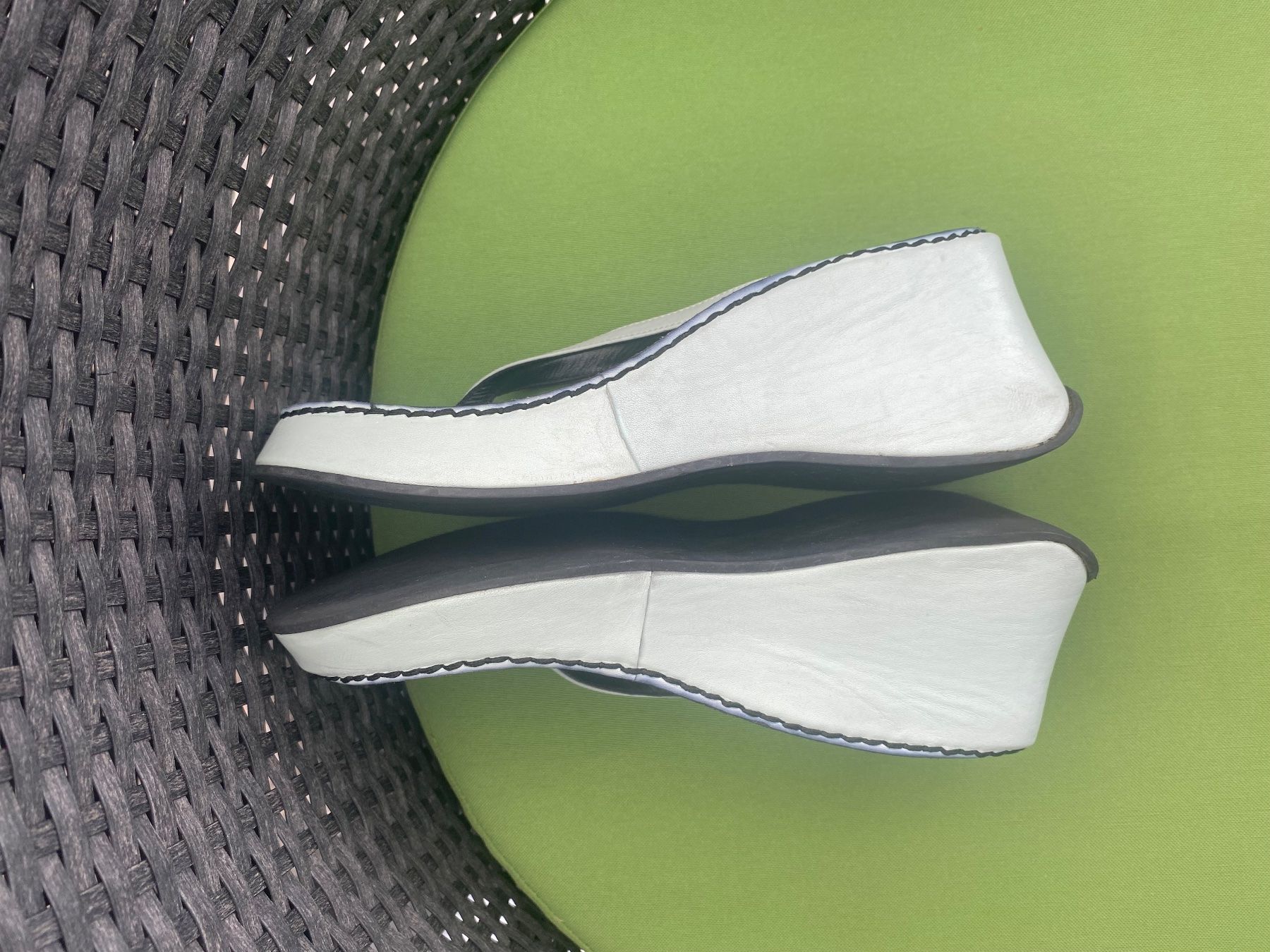 Damenschuhe: SUMMERTIME - stylische DÉBUT Flip-Flops mit Décor, linde, 36 – Gebraucht aus Winkel von ferrari2022 5