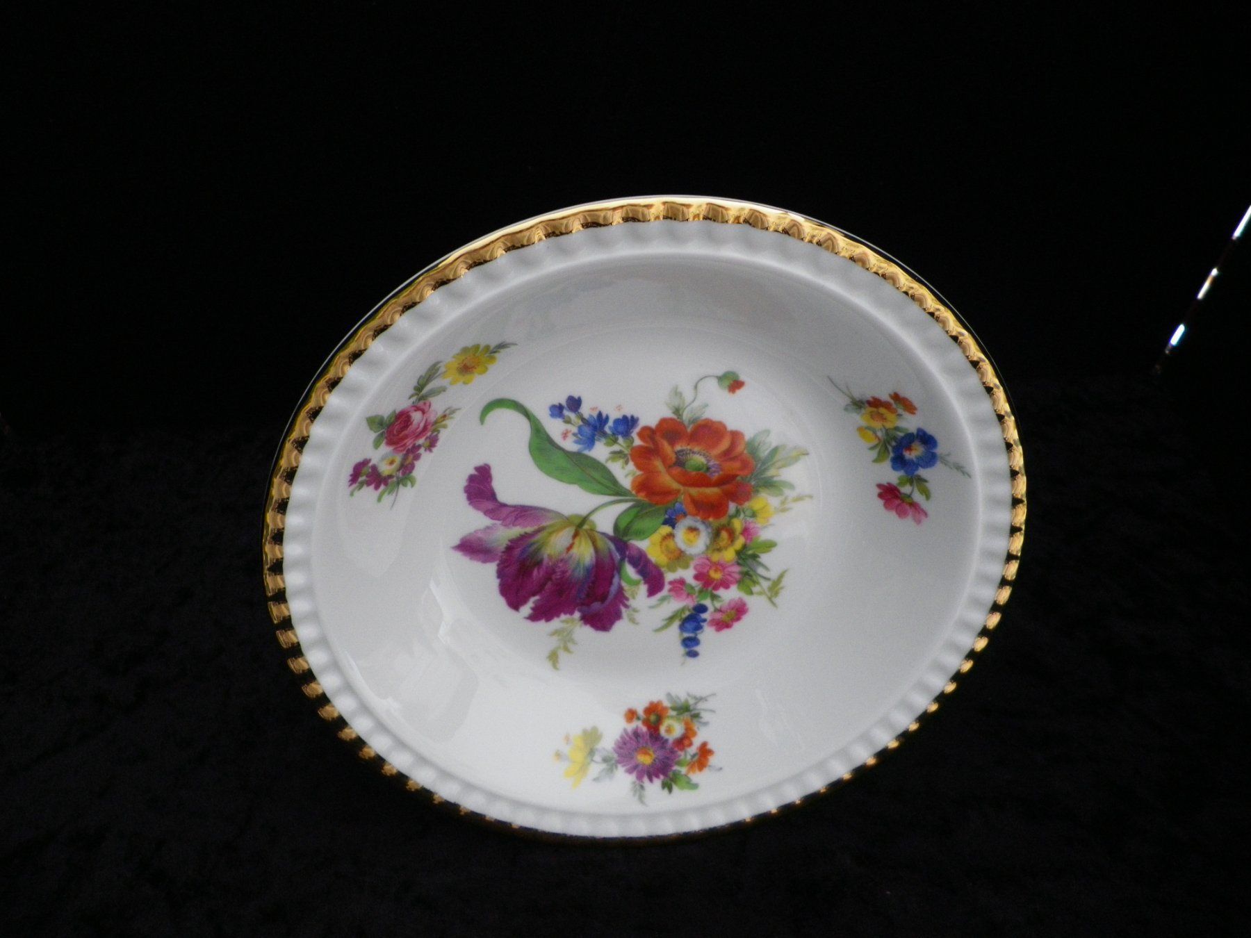 Piatti di portata: Fuss-Schale mit Blumendesign – Usato da Reinach BL venduto da Annodomini 3