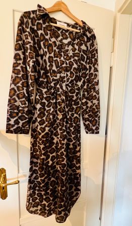 Wunderschönes Nanushka-Kleid XS (nie getragen)