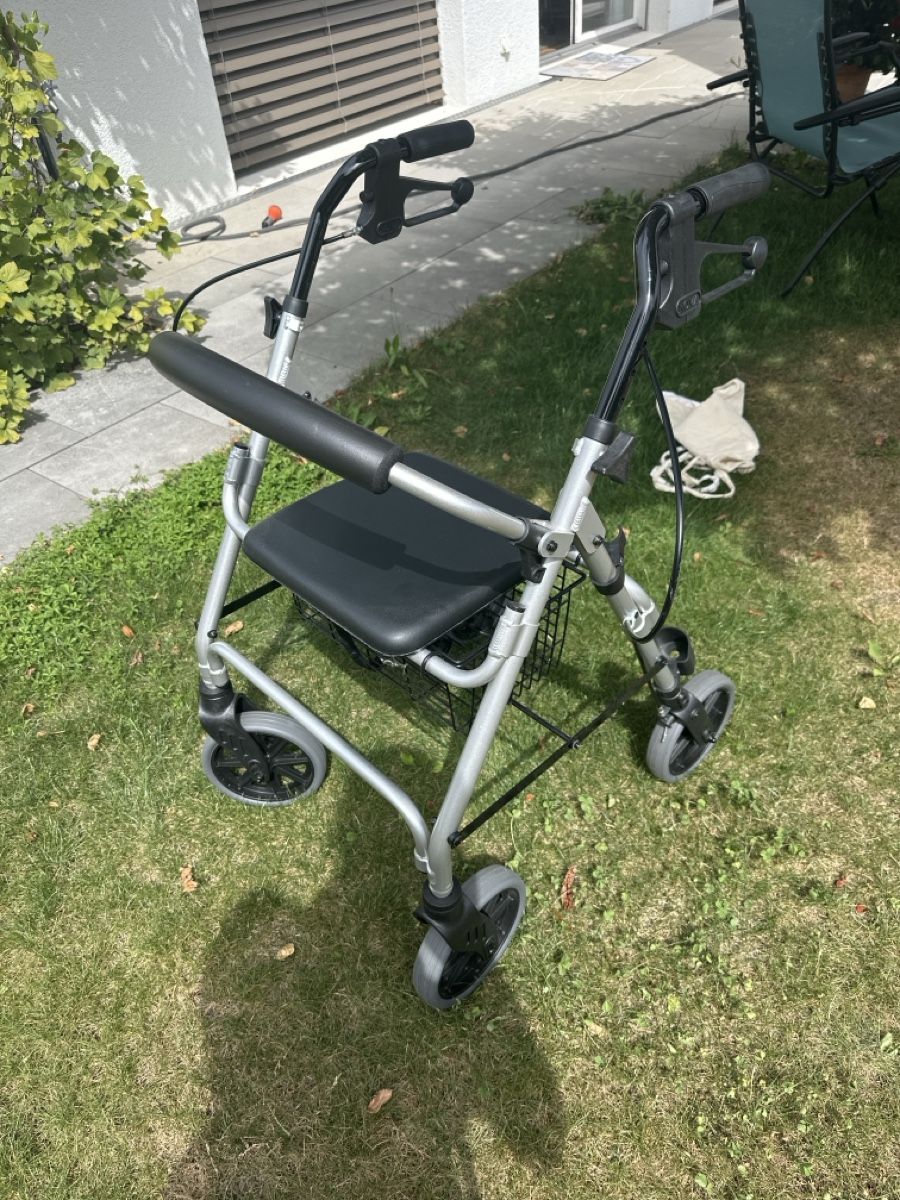 Aides à la marche: Rollator Dietz LIGERO – Neuf (Voir description) à Egg b. Zürich par Chobe 3