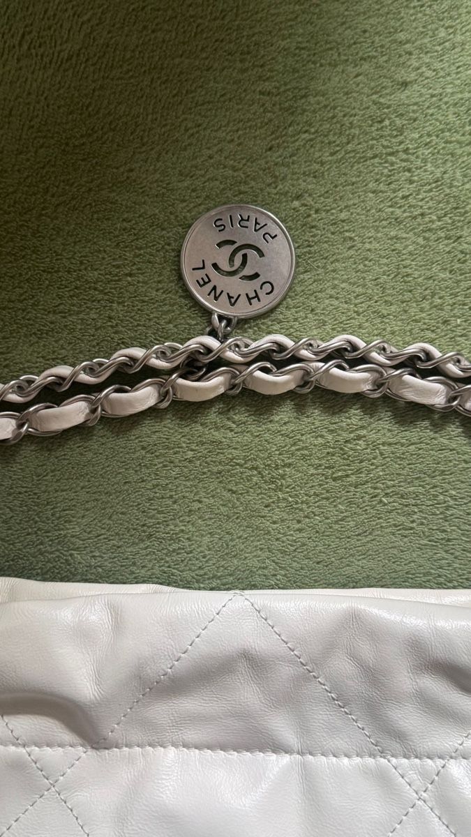 Chanel Borse da donna: Chanel 22 white medium bag – Usato da Genève venduto da val_5jbf 3