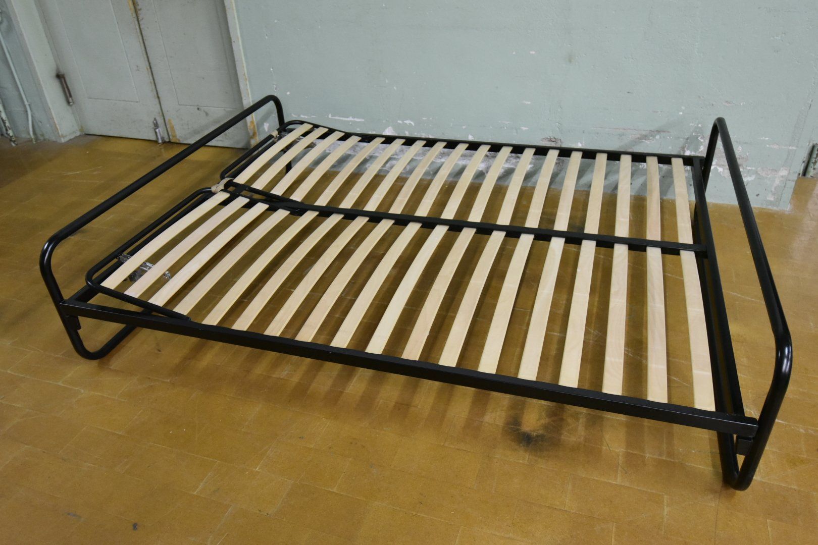 Letti: Designer Bett aus Metall 140x200cm – Usato da Lichtensteig venduto da UsedIN 2