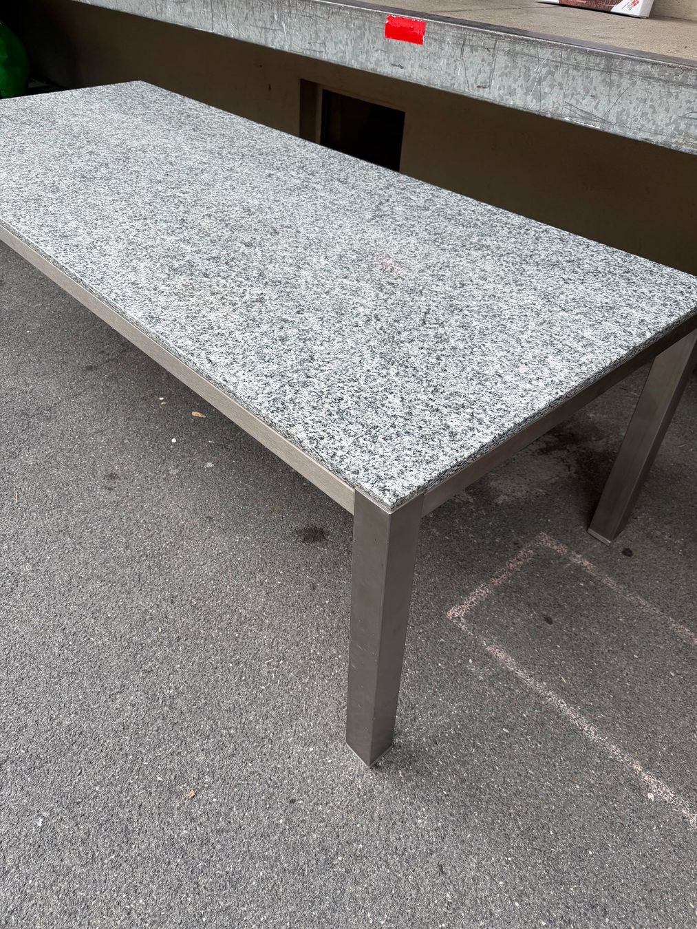 Tavoli: Grosser Granit Gartentisch – Usato da Ebikon venduto da Berku 3