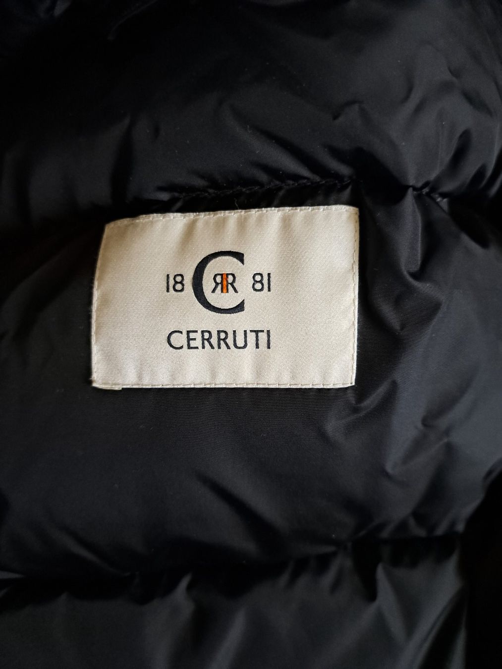 Cerruti Mäntel: Cerrutti Daunenmantel 38 schwarz – Gebraucht aus Zürich von katalinw 3