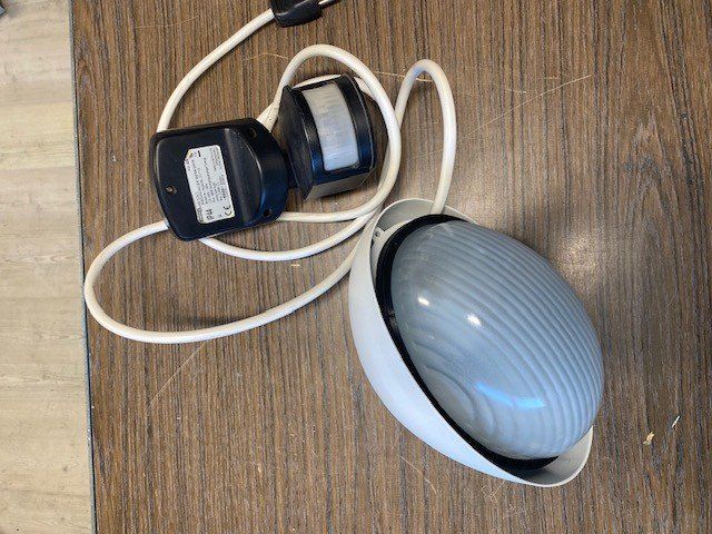Lampade: H Bewegungsmelder Aussenlampe – Usato da Wängi venduto da Bmo